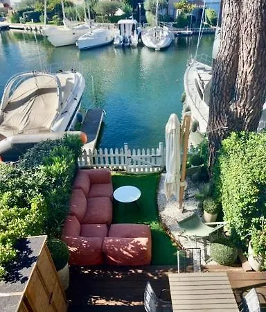 Maison Du Bonheur W Private 12x4m Mooring * 格里莫